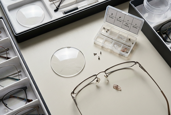 D&eacute;fauts des objectifs et accessoires de d&eacute;monstration