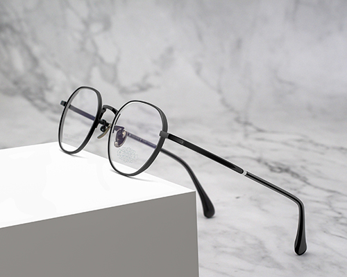 Montures de lunettes en titane